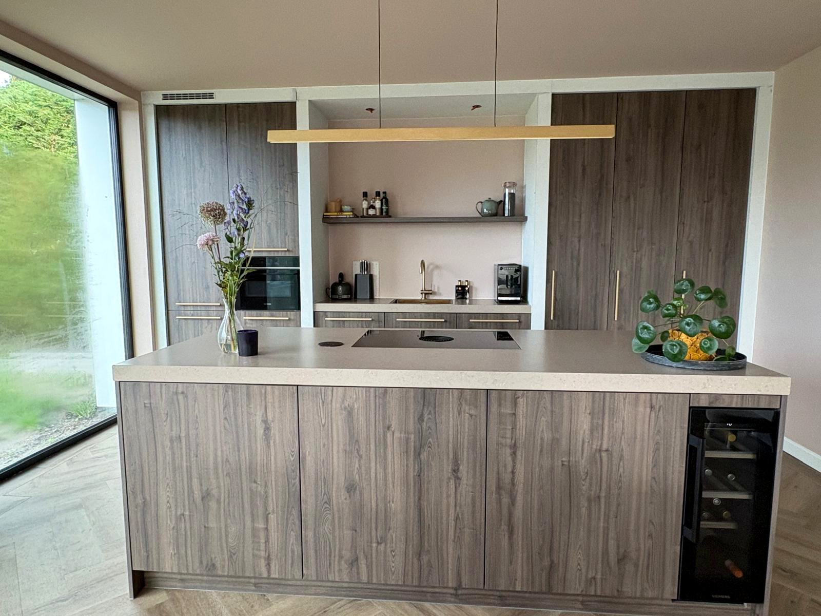Keuken familie Janse: Warm hout, licht blad